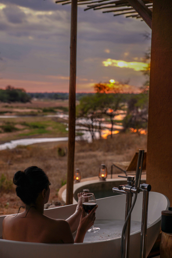 Asanja Ndembo: Privates Bad