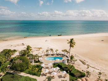 Azura Marlin Beach: Blick auf den Pool und das Meer