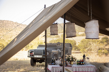 Borana Lodge Borana Lodge: Getränkebar in offenem Zelt