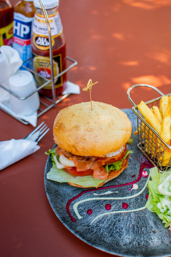 Chobe Safari Lodge: Burger