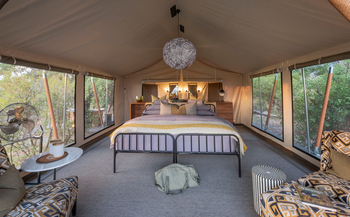 Gomoti Private Camp Gomoti Private Camp: Bett und Standventilator