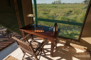 Gunn's Camp: Schreibtisch