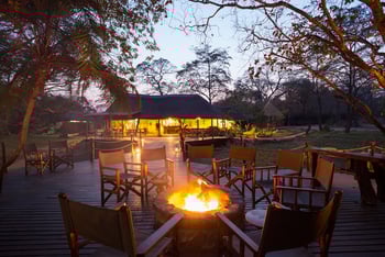 KaingU Safari Lodge: Feuerdeck