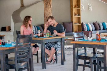 Khwai Guesthouse: Im Speisesaal