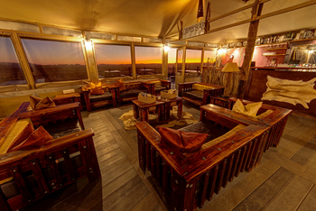 Moon Mountain Lodge: Cosmos Bar