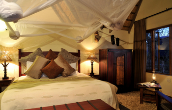 Muchenje Safari Lodge: Bett und Mokitonetz