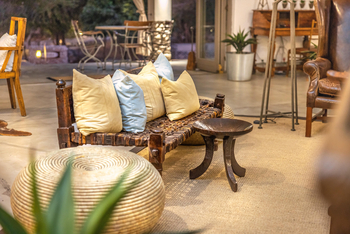 Mushara Outpost: Rustikale Bank