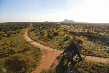 Old Traders Lodge: Gate