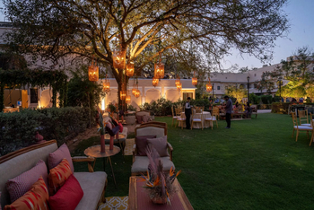 Royal Heritage Haveli: Laternen im Baum