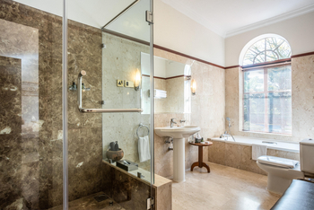 House of Waine: Standard Room