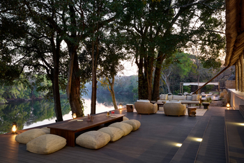 Lolelunga Private Reserve: Terasse bei Dämmerung