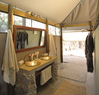 Meno A Kwena Camp Meno A Kwena Camp: Badezimmer mit Doppelwaschbecken