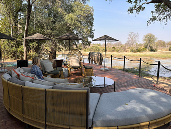 Molori Mashuma: Open-air Lounge