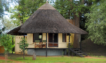 Nsefu Camp: Rondavel bei Tageslicht