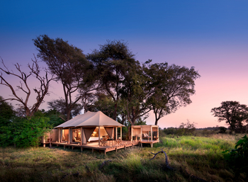 Nxabega Okavango Tented Camp: Holzplattform