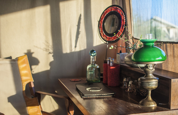 Shu'mata Camp: Schreibtisch