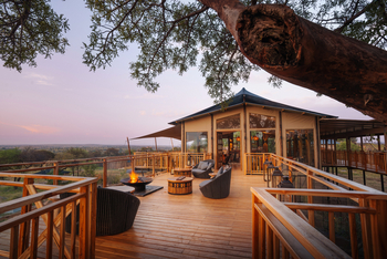 Warangi Ridge: Feuerdeck und Lounge