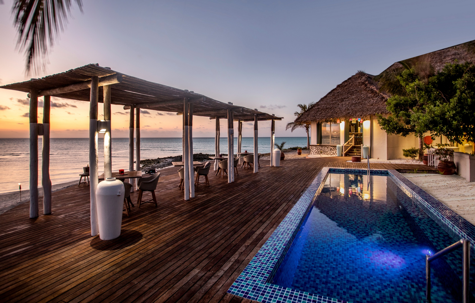 Anantara Medjumbe Island Resort Anantara Medjumbe Island Resort: Pool bei Sonnenuntergang