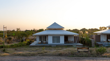 Brij Pola Brij Pola: Großés Gästezelt