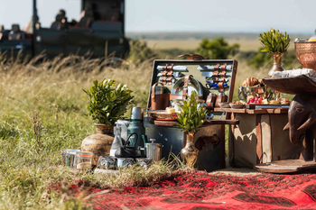 Elewana Little Elephant Pepper Camp: Buschfrühstück auf Teppich
