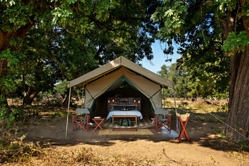 Mana River Camp Mana River Camp: Zelt mit Vordach