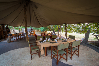 Tena Tena Camp Tena Tena Camp: Esstisch