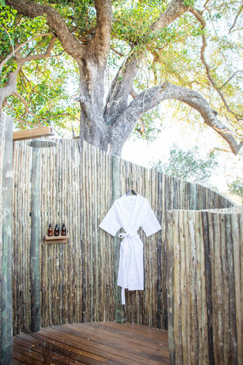 Kwara Camp Kwara Camp: Außendusche