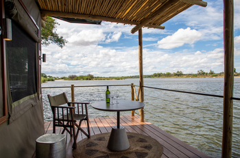 Ndhovu Safari Lodge: River Suite