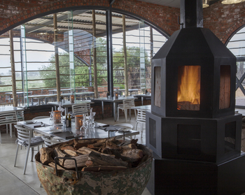 Okonjima Plains Camp: Barn - Kamin