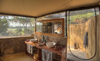 Roho ya Selous Camp: Badezimmer