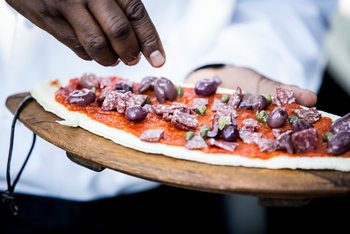 Abu Camp Abu Camp: Pizza in Vorbereitung