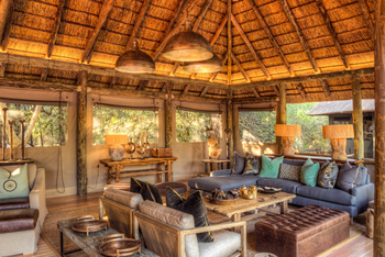 Camp Moremi: Zentrale Einrichtungen