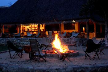 Enjojo Lodge: Lagerfeuer