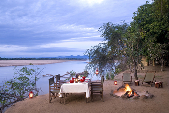 Kafunta River Lodge: Dinner am Luangwa