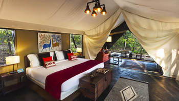 Reni Pani Jungle Lodge: Luxury Tent - Blick zum Zelteingang