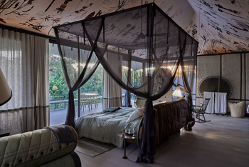 Saseka Tented Camp: Four-poster Bed