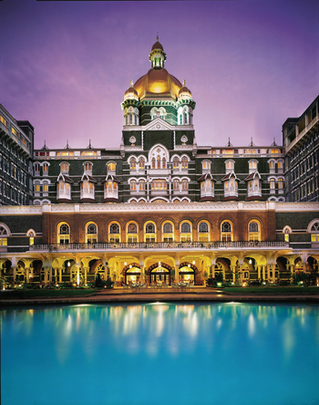 Taj Mahal Tower: Pool im Schwesterhotel nebenan
