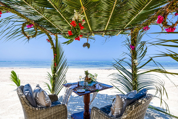 The Palms: Dining am Strand