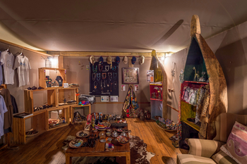 Toka Leya Camp Toka Leya Camp: Souvenir Shop