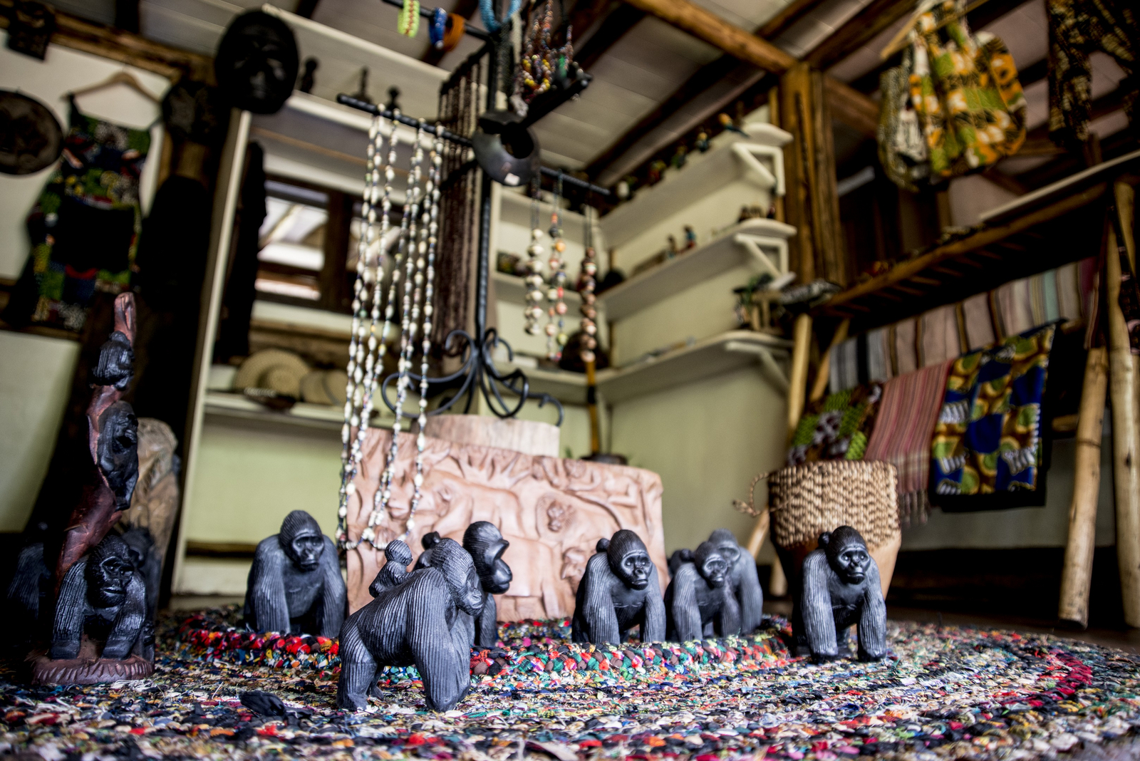 Buhoma Lodge Buhoma Lodge: Gorillaschnitzwerk