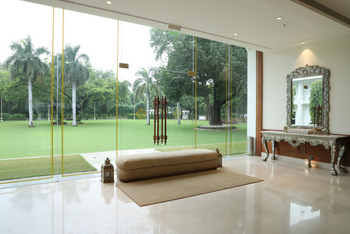 Chandela: Lobby und zentrale Einrichtungen