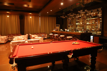 Chandela: Tavern The Bar