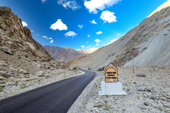 Ladakh: Gebirgsstraße