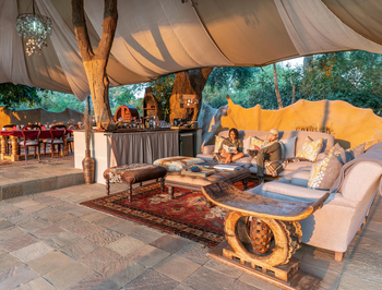 Time + Tide Chongwe Suites: Albida - Gäste in der Lounge