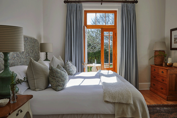 Uplands Homestead: Zugang zur Terrasse aus dem Schlafzimmer