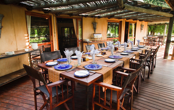 Deception Valley Lodge Deception Valley Lodge: Esstisch unter Vordach