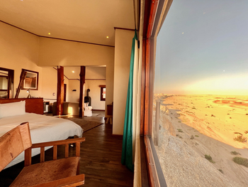 Desert Breeze Lodge Desert Breeze Lodge: Doppelbett mit Blick