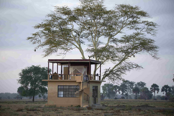 Lion House Sleep-out: Am Rand der Urema Flats