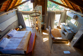 Naankuse Lodge: Bett und Bad