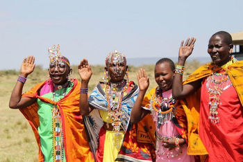 Sentinel Mara Camp: Massai Frauen